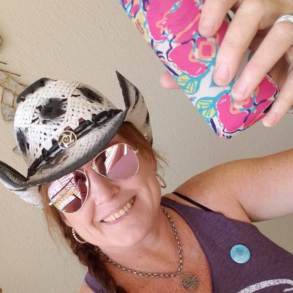 Meet your Posher, Michelle - Picture 1 of 1